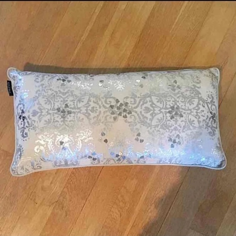 TAHARI Throw Decor Accent Pillow NWOT